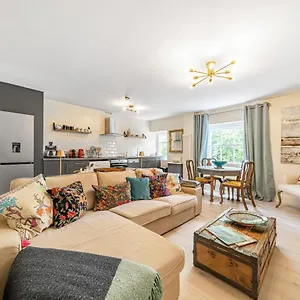 Charming Two Bedroom Maisonette , Bath United Kingdom