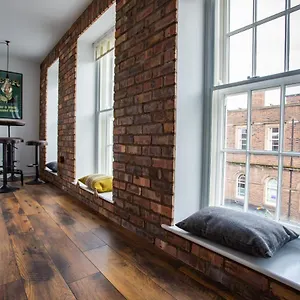 Railway Station Luxury - Sleeps 4 & Free Parking! , Chester United Kingdom